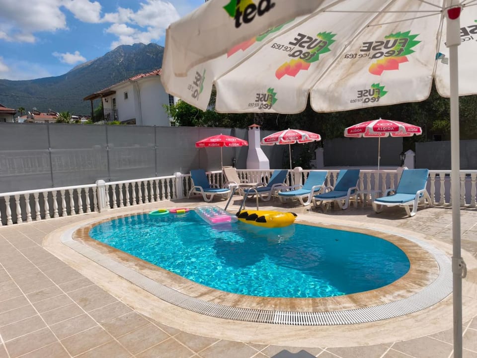Patio, Day, Pool view, Swimming pool, sunbed