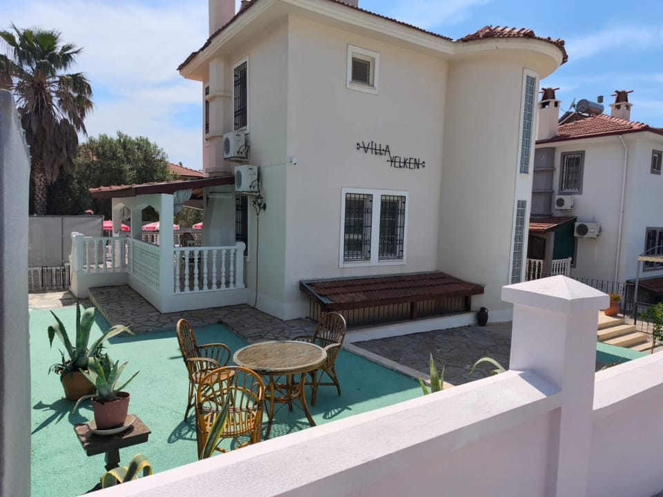 Property building, Patio, Day