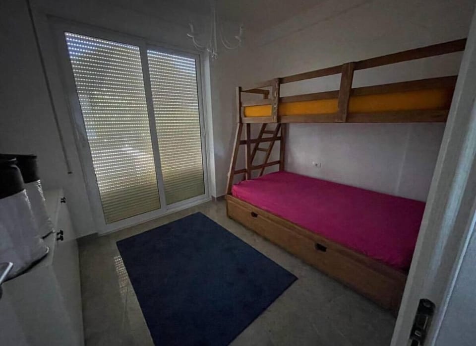 Bedroom, bunk bed