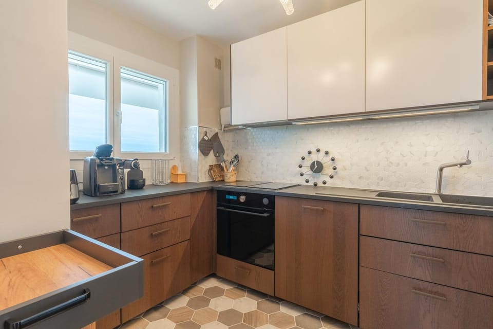 Kitchen or kitchenette, Living room