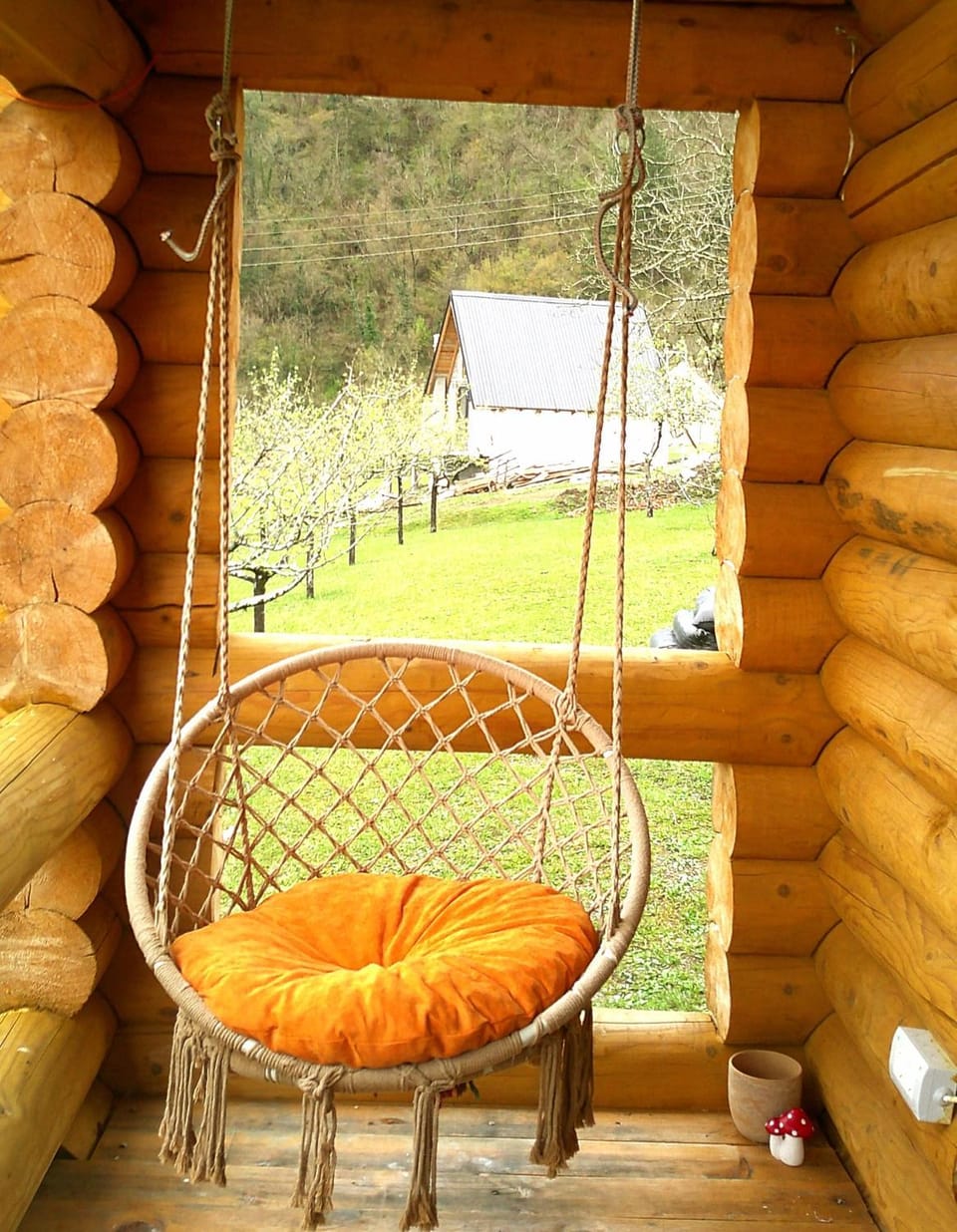 Rajsko oko House in Montenegro