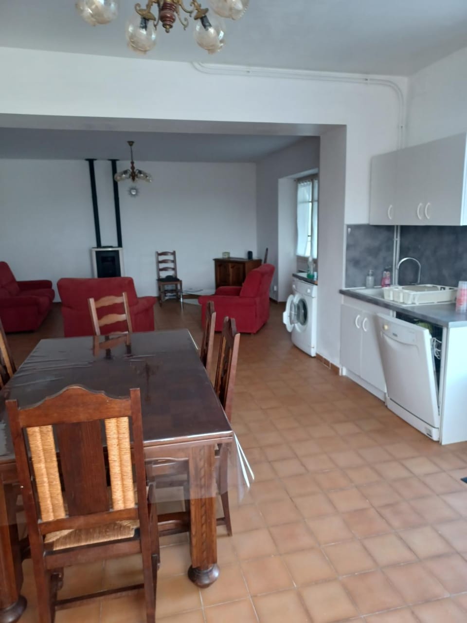 Living room, Dining area, stove