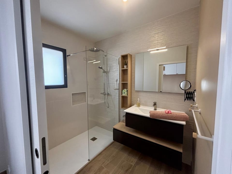 Bathroom, Living room