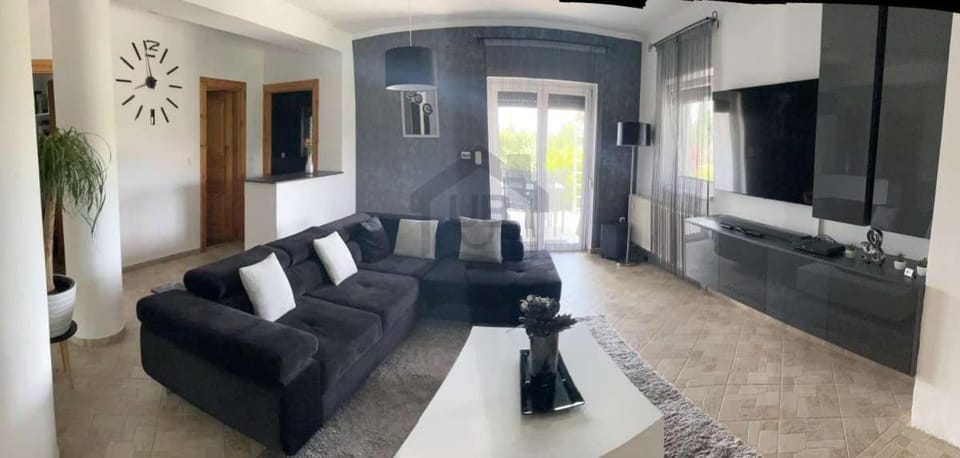 REBEKA nyaraló medencével House in Hungary