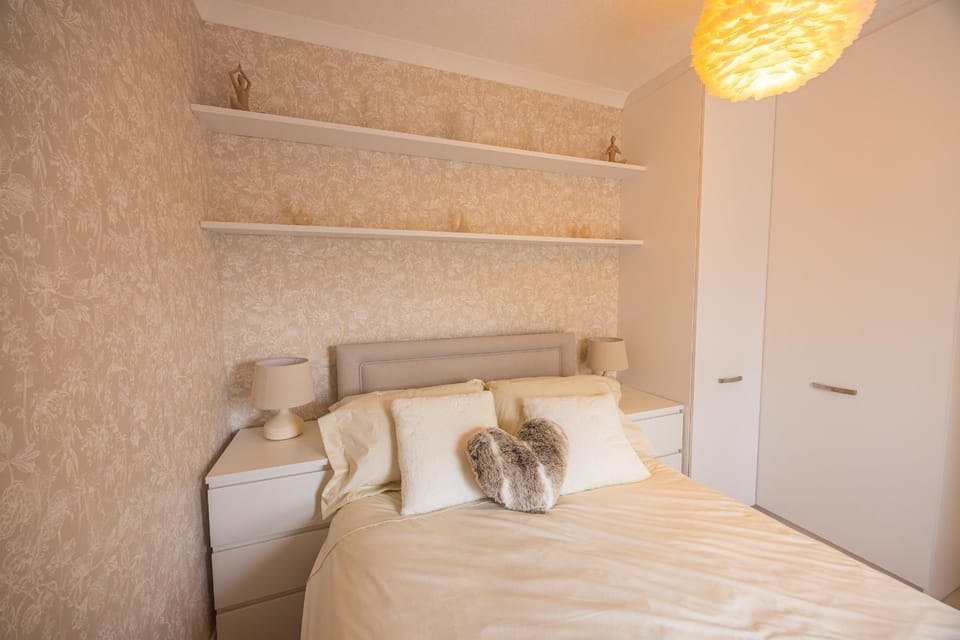 Bed, Decorative detail, Bedroom