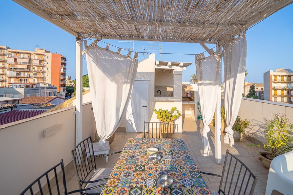 Property building, Balcony/Terrace, Living room
