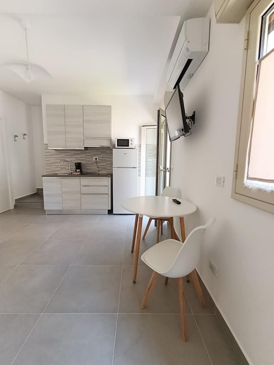 TV and multimedia, Dining area, stove