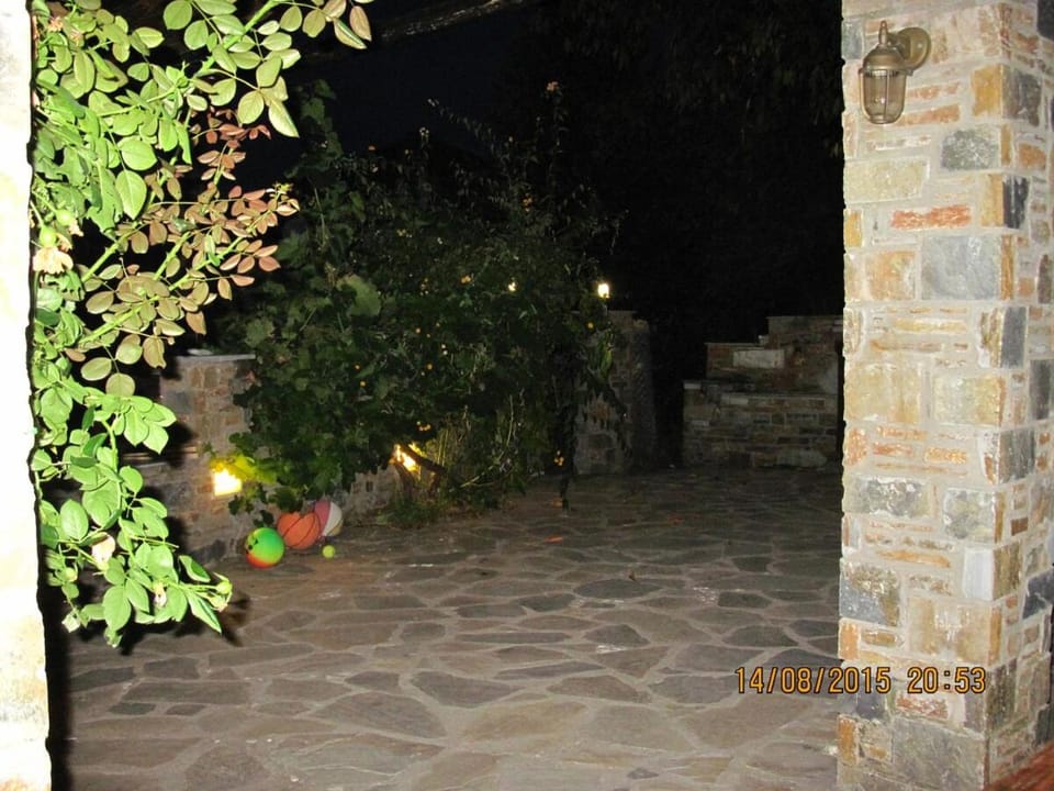 Ground floor Stonehouse with yard House in Magnesia Prefecture, Greece