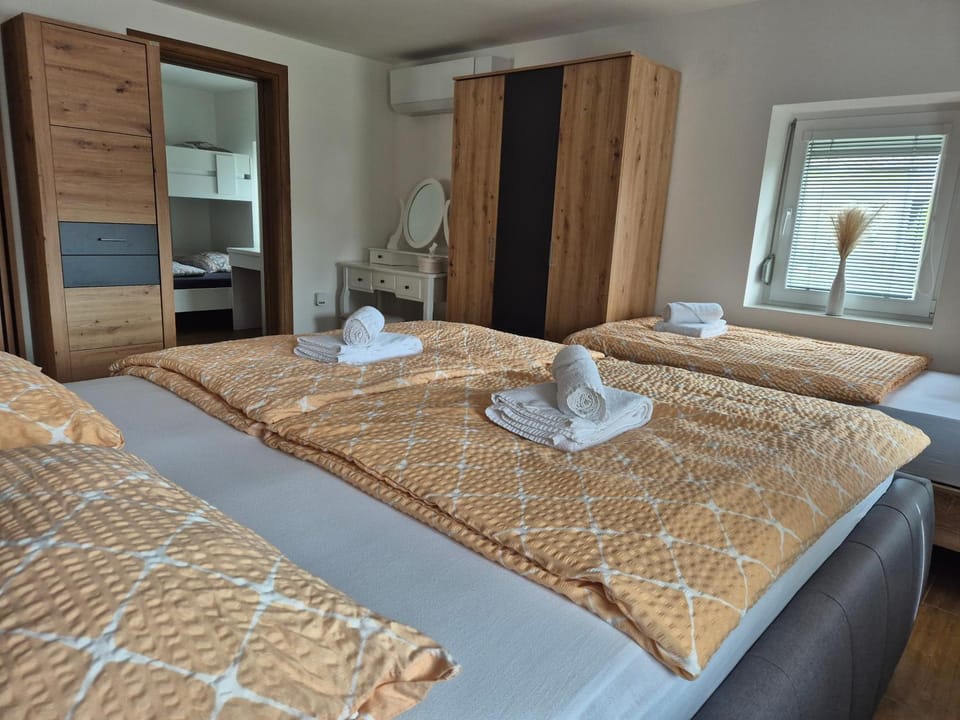 Bed, Bedroom, wardrobe