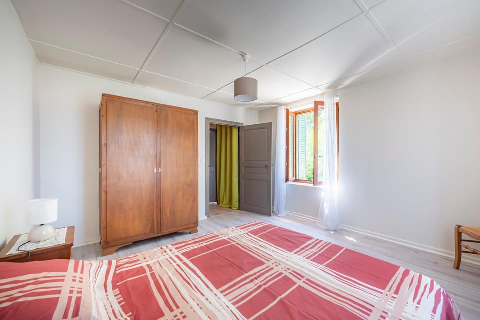 Bed, wardrobe