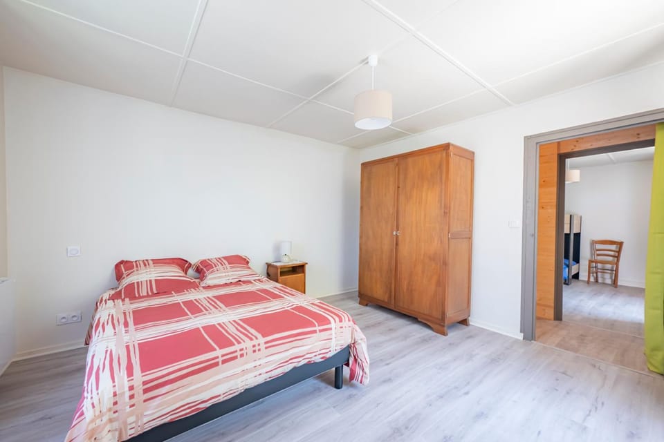 Bed, wardrobe