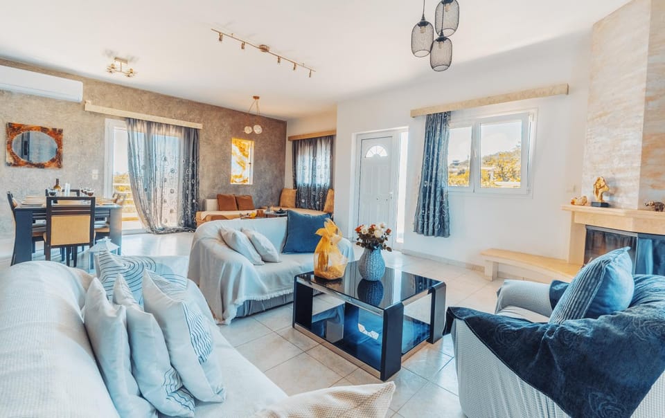 Living room, Seating area, Dining area