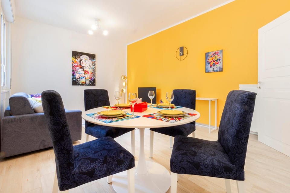 Living room, Dining area