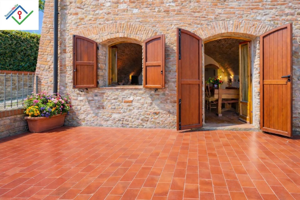 Facade/entrance, View (from property/room), Inner courtyard view