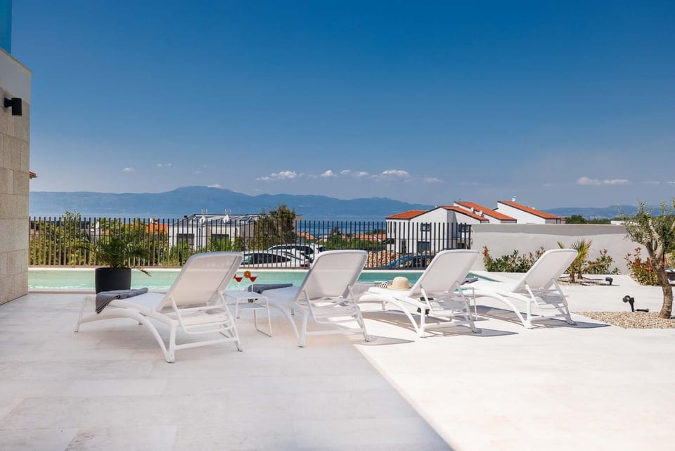 Sea view, sunbed