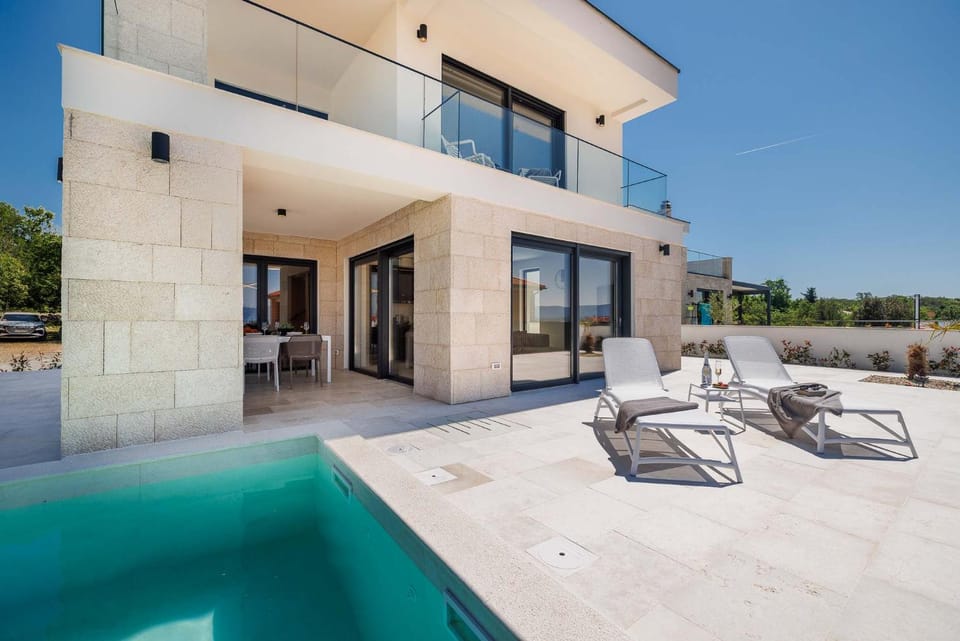 Property building, sunbed