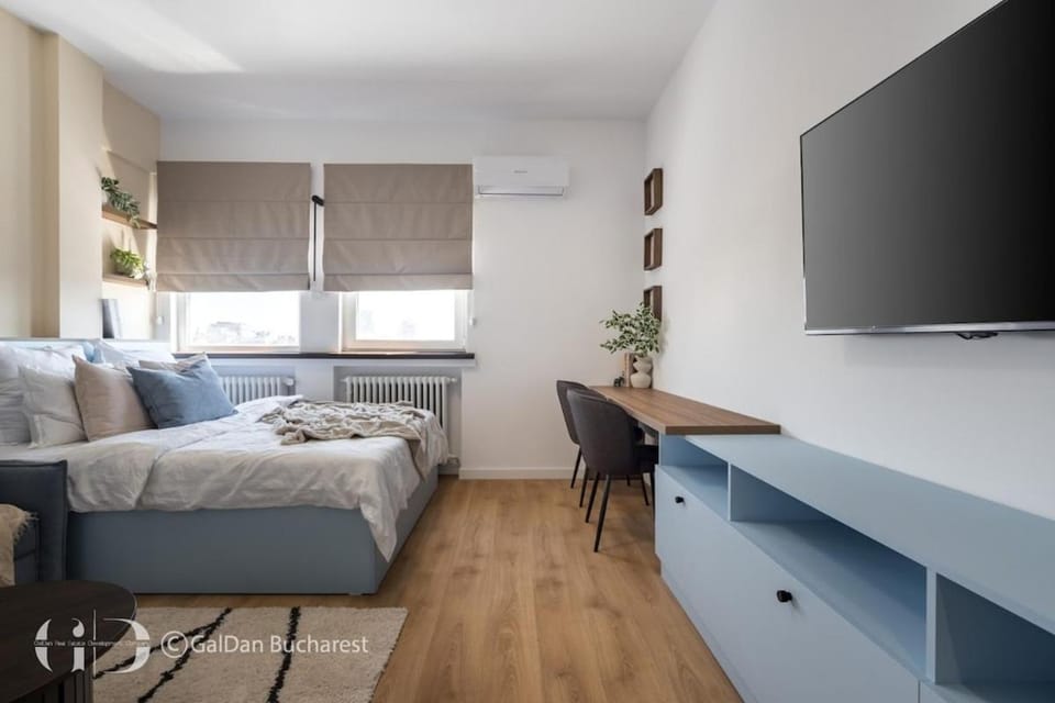 Bed, TV and multimedia, Bedroom, air conditioner