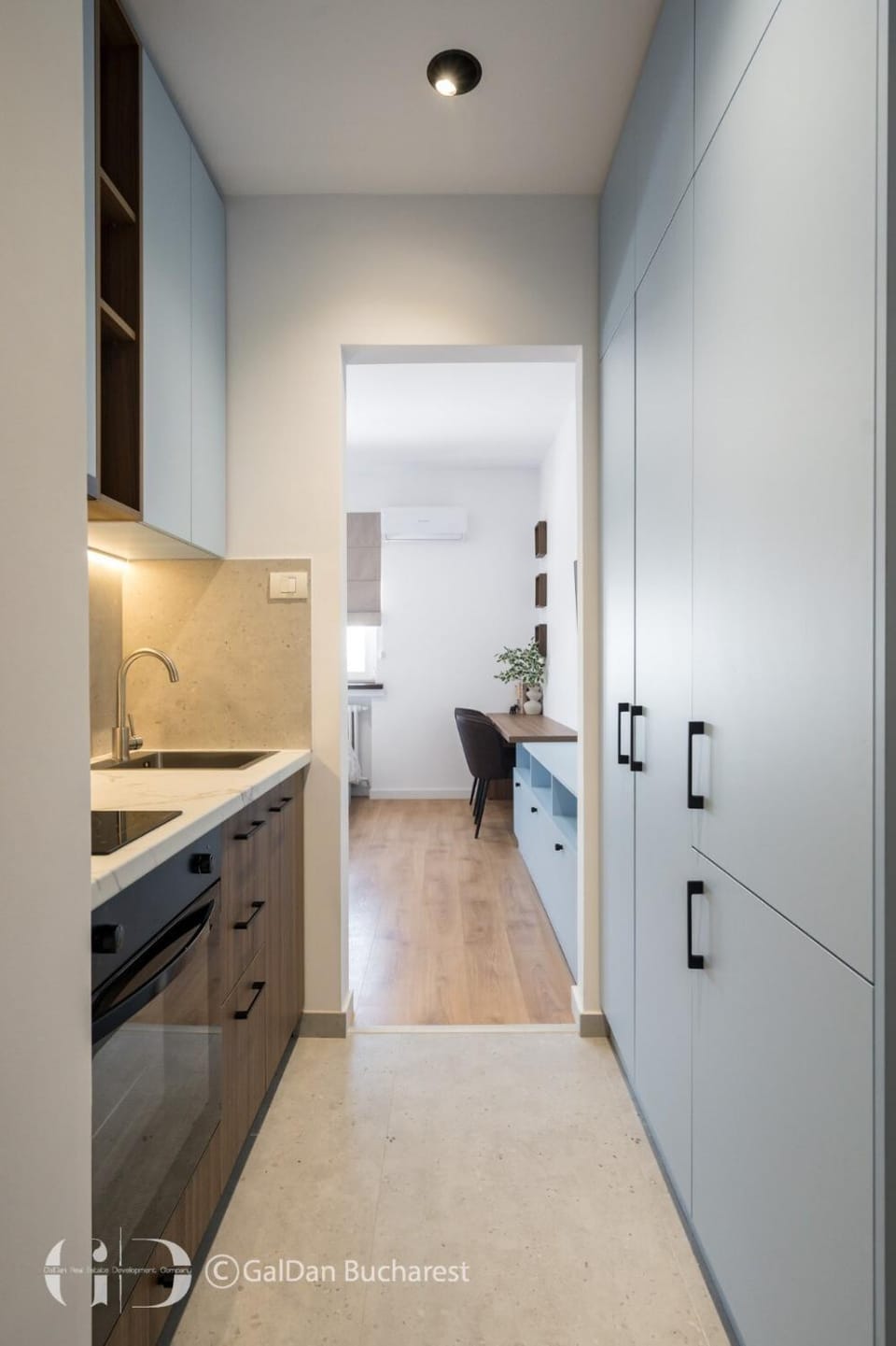 Kitchen or kitchenette, oven, stove