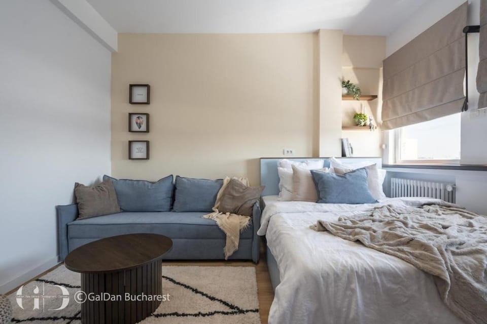 Bed, Living room, Photo of the whole room, Seating area