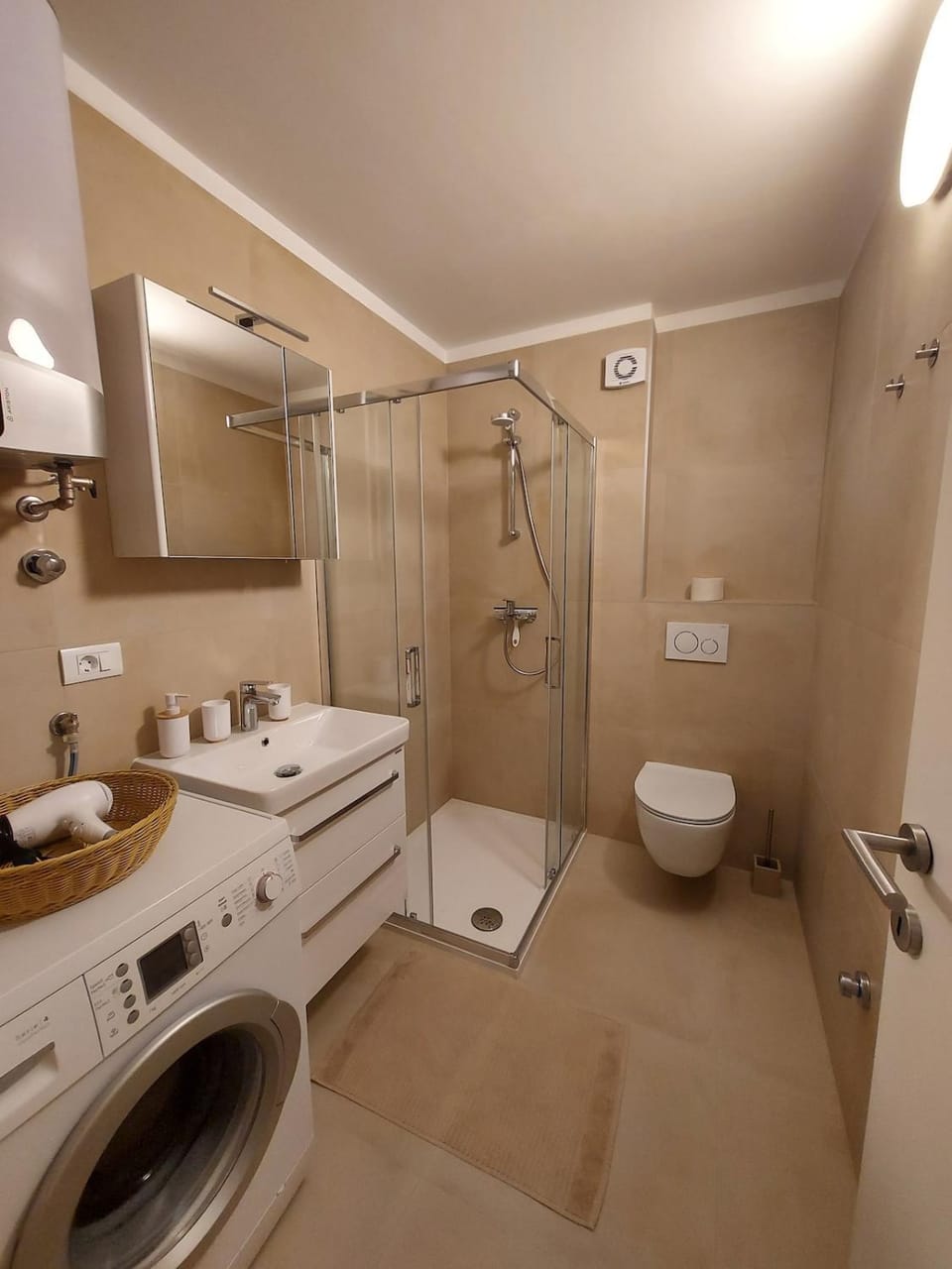 Shower, Toilet, Bathroom, towels