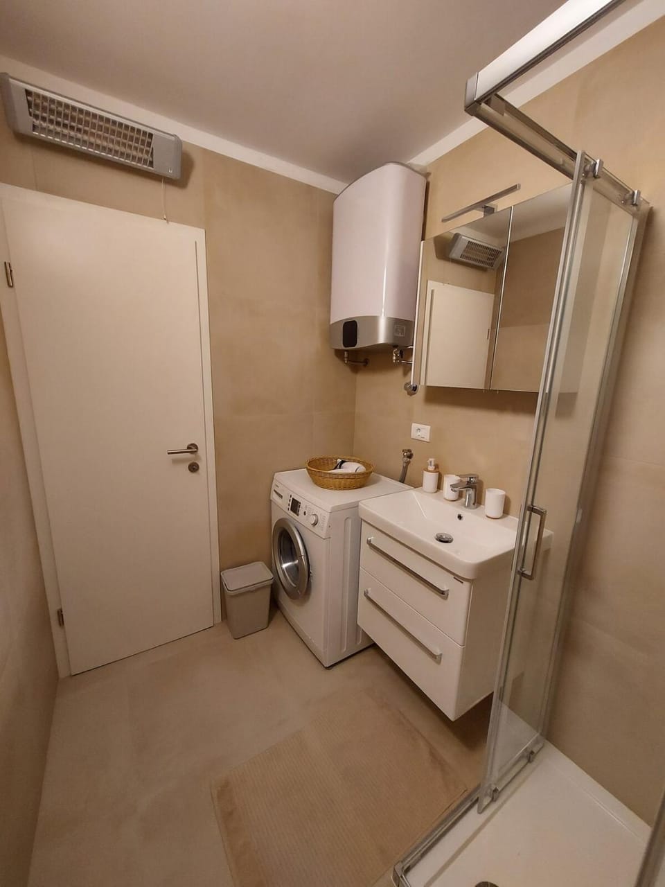 Shower, Toilet, towels