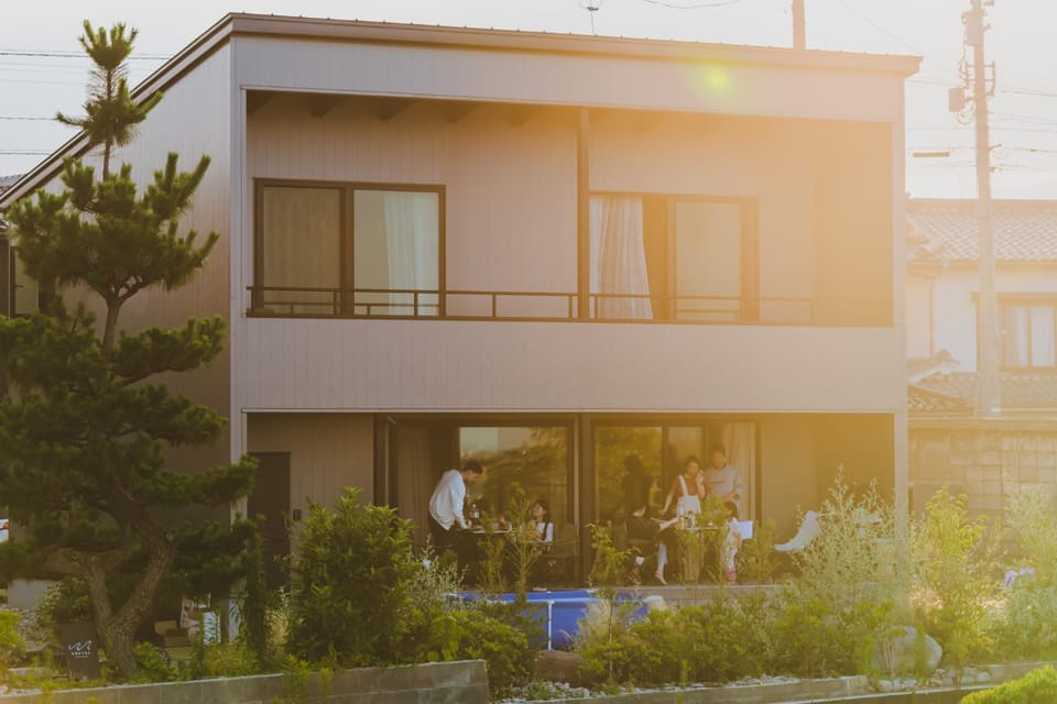 Property building, People, Garden, group of guests
