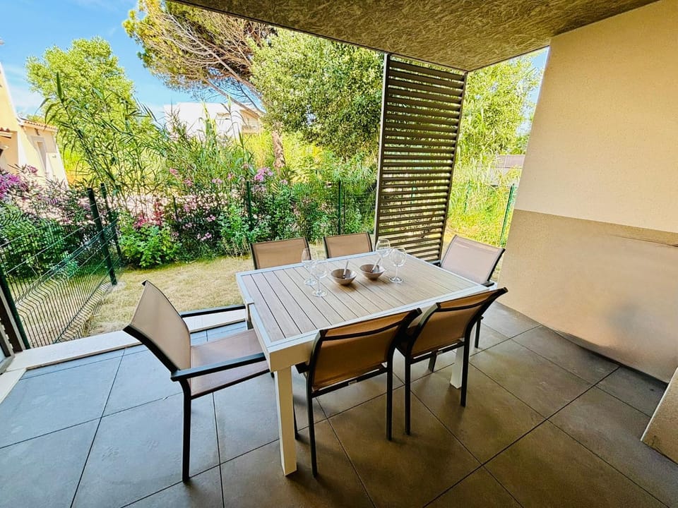 Patio, Day, View (from property/room), Balcony/Terrace, Seating area, Dining area, Garden view