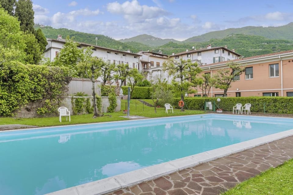 Spring, Day, Swimming pool