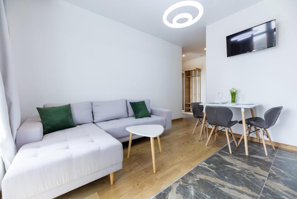 Communal lounge/ TV room, TV and multimedia, Dining area
