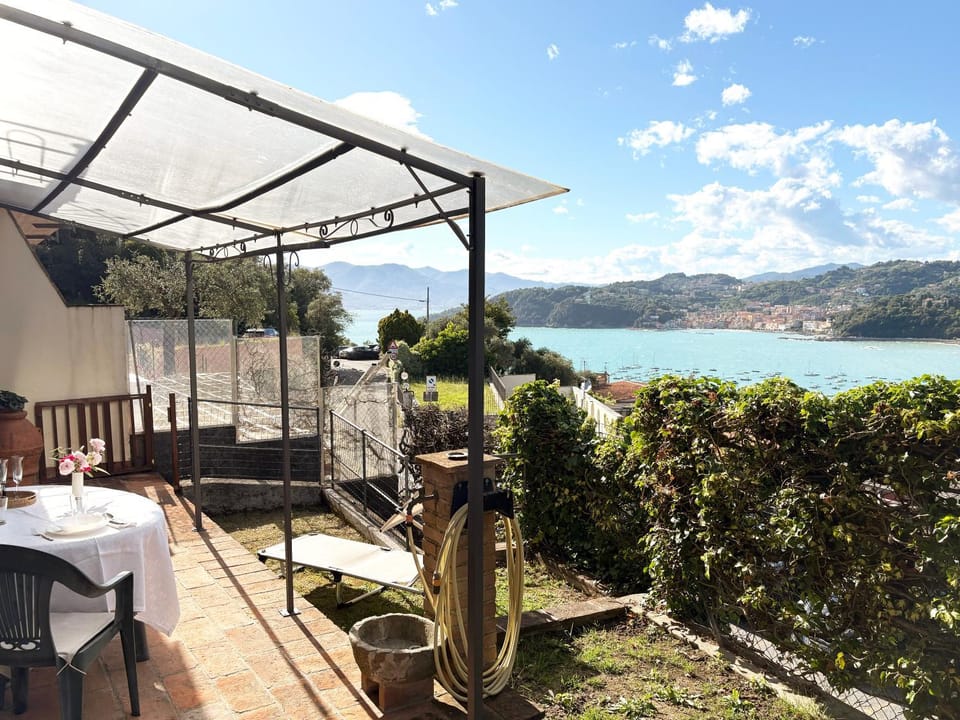 Sogno al mare con giardino e posto auto Apartment in Lerici