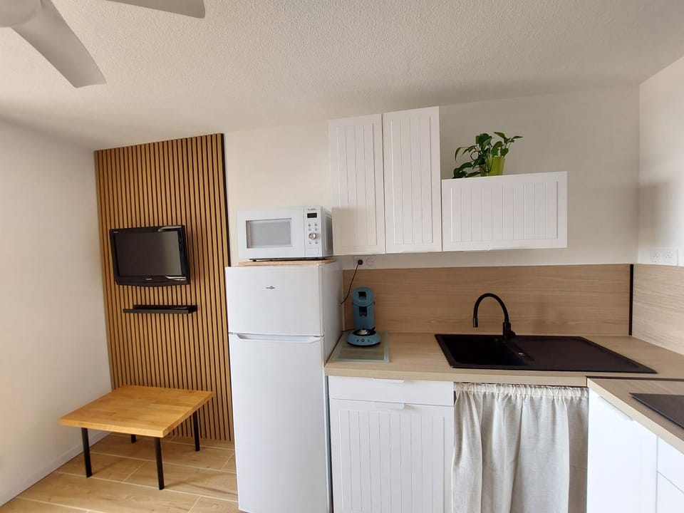 Kitchen or kitchenette, Living room, kitchen