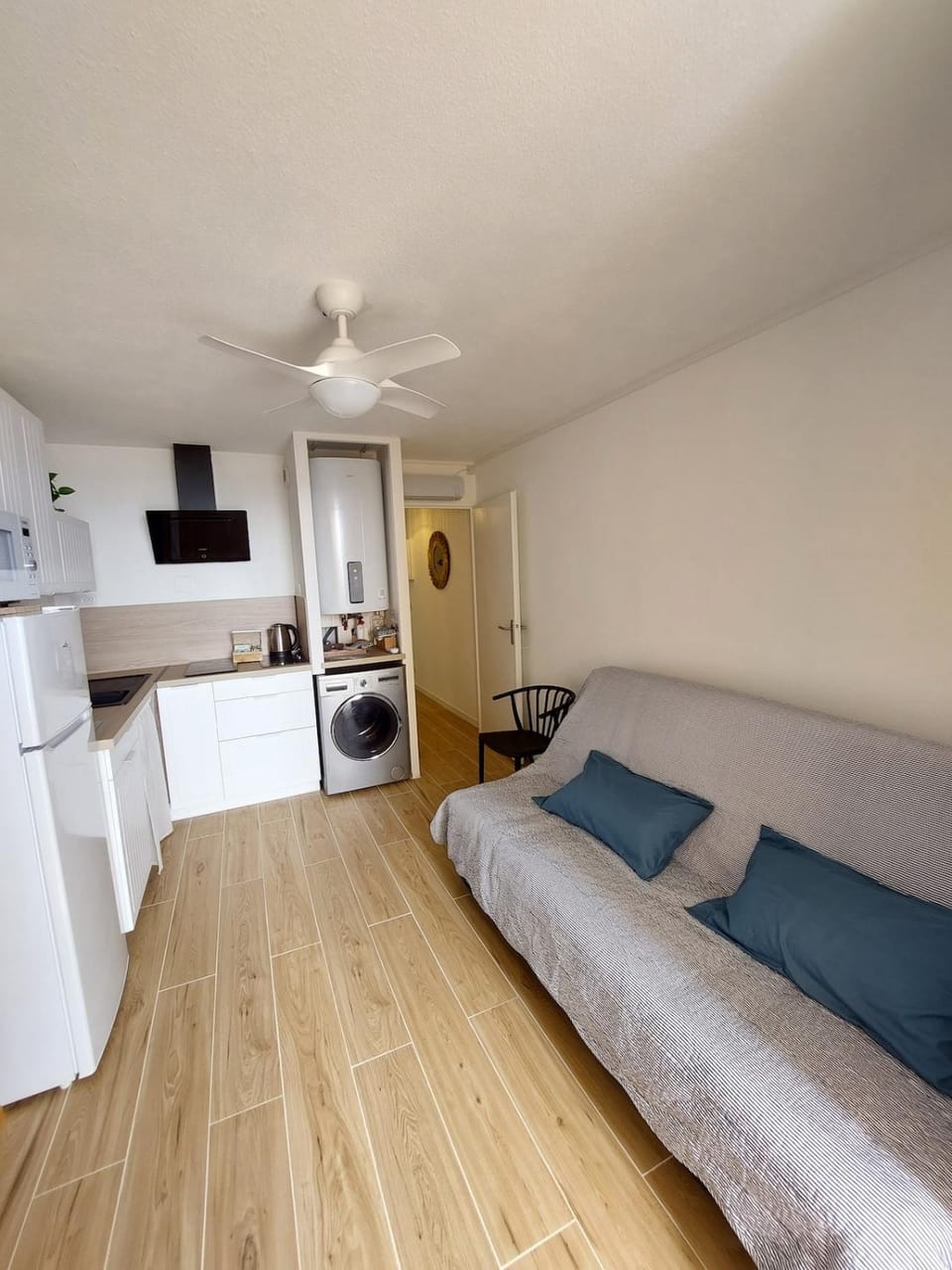Kitchen or kitchenette, Living room