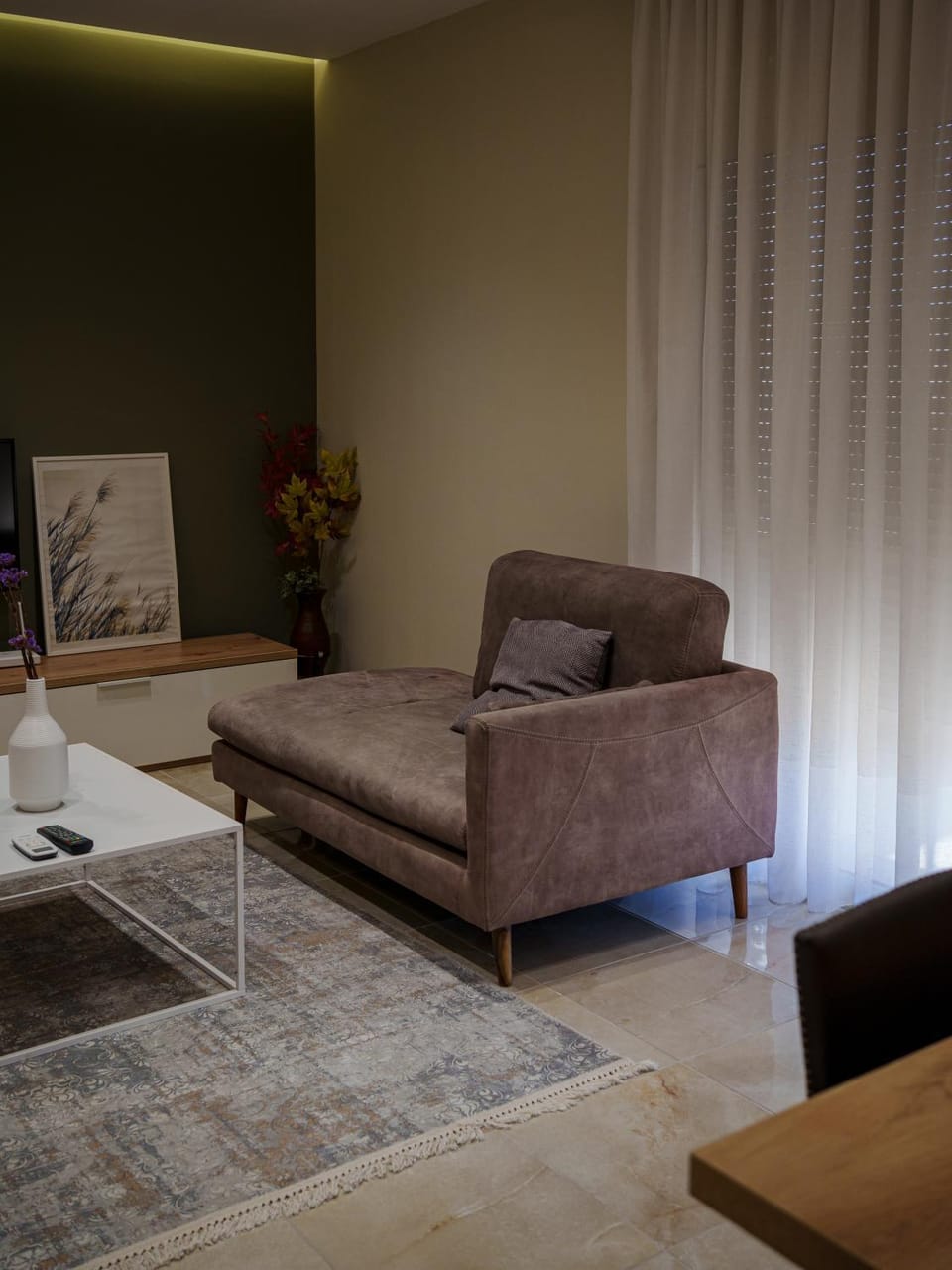 Art vacation apartment for 7 guests in Durrës city center Apartment in Tirana County, Albania