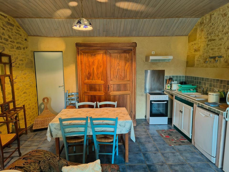 Dining area, kitchen