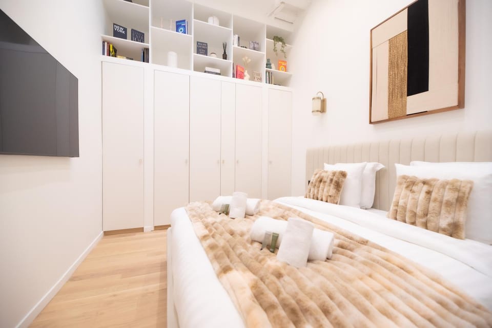 Bed, TV and multimedia, Photo of the whole room, Bedroom, wardrobe