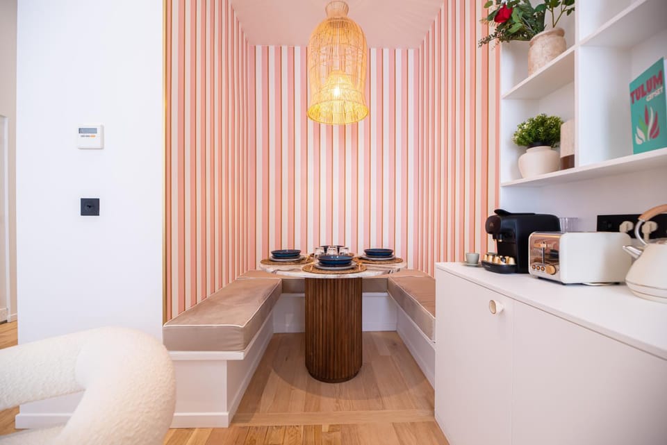 Coffee/tea facilities, Kitchen or kitchenette, Dining area