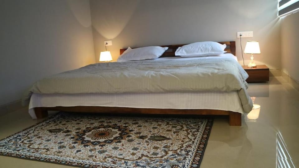 Your's 2nd Home Apartment in Agra