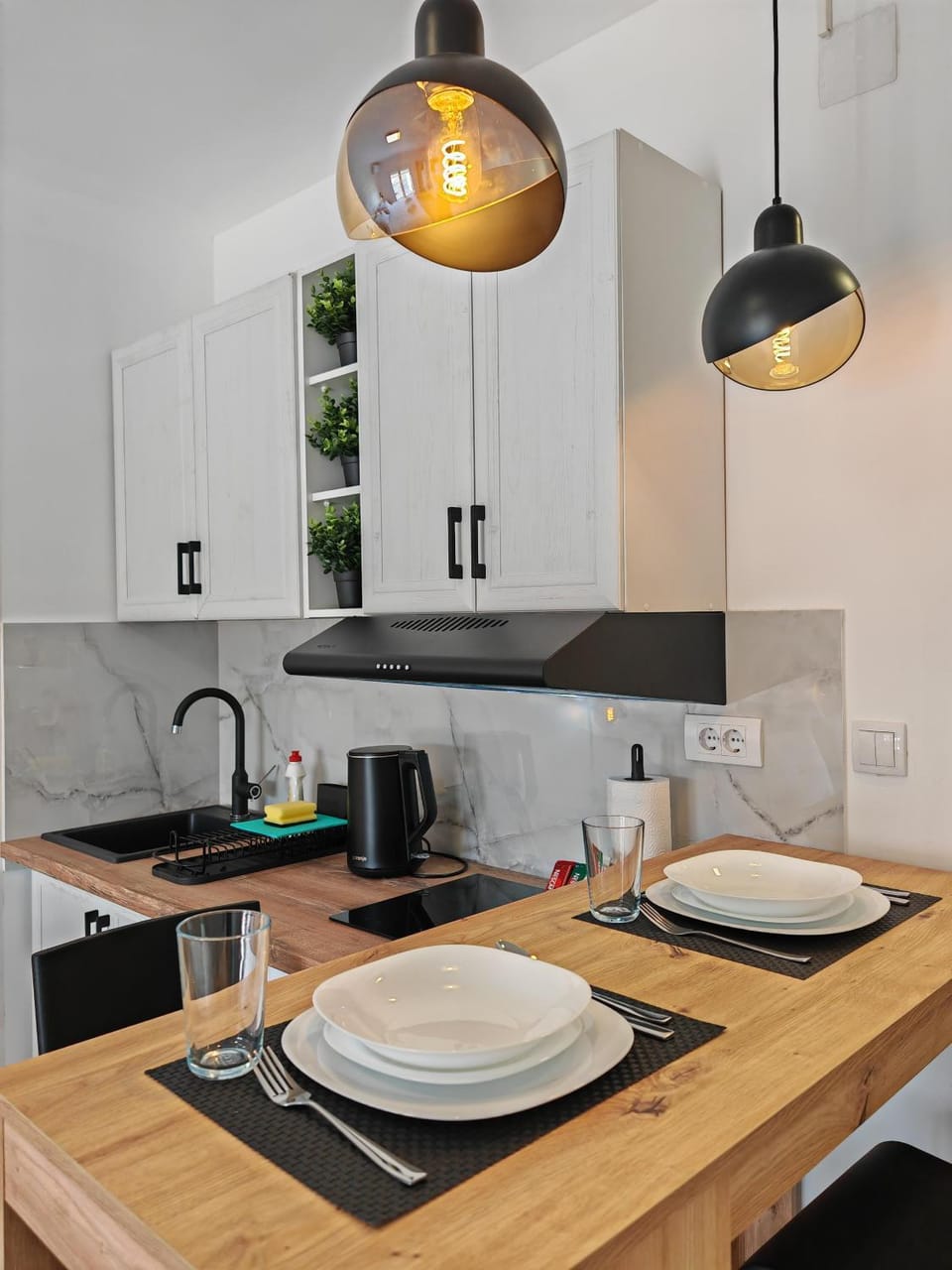 Kitchen or kitchenette, Dining area, stove
