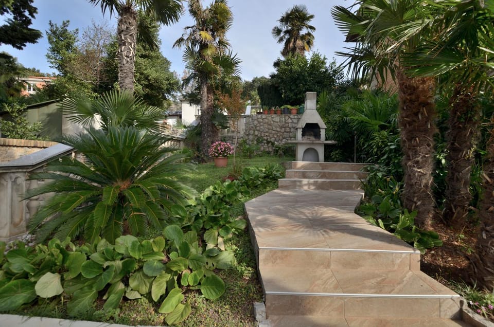 Patio, BBQ facilities