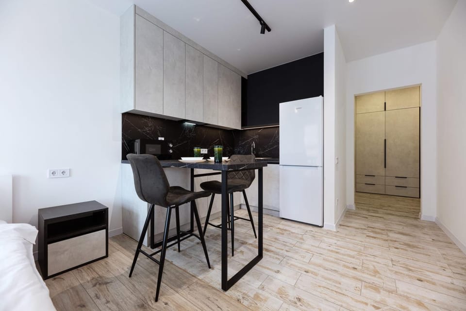 Kitchen or kitchenette, Dining area