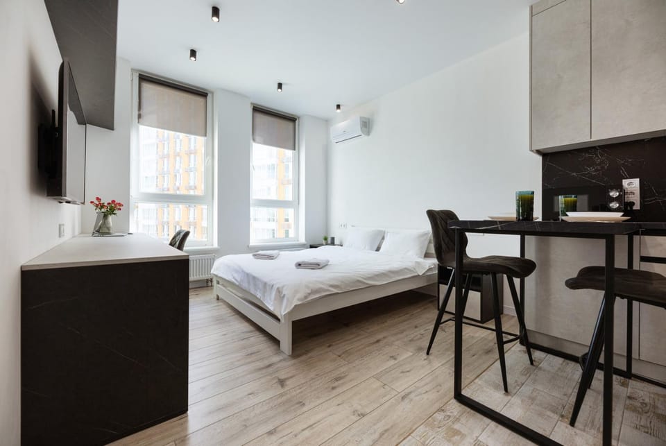 Bed, TV and multimedia, Kitchen or kitchenette, Photo of the whole room, Dining area, Bedroom