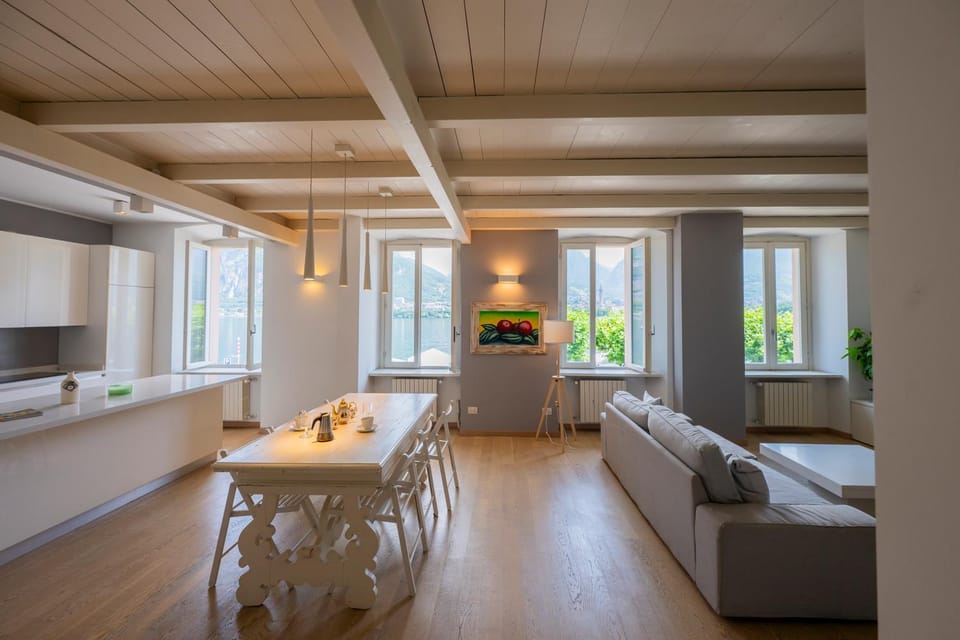 Overlooking The Lake Como Apartments Apartment in Province of Lecco