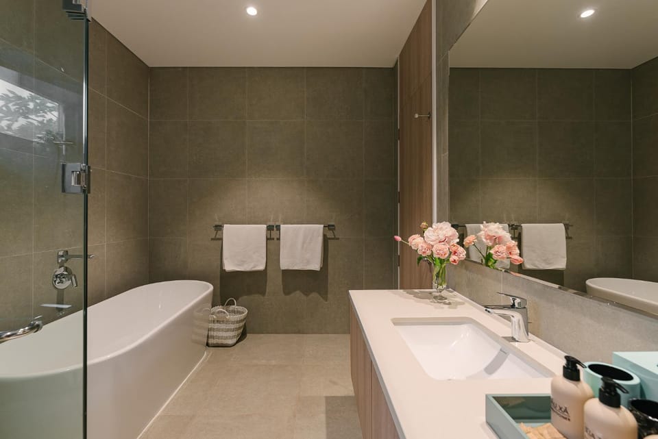 Shower, Bathroom, Bath, towels