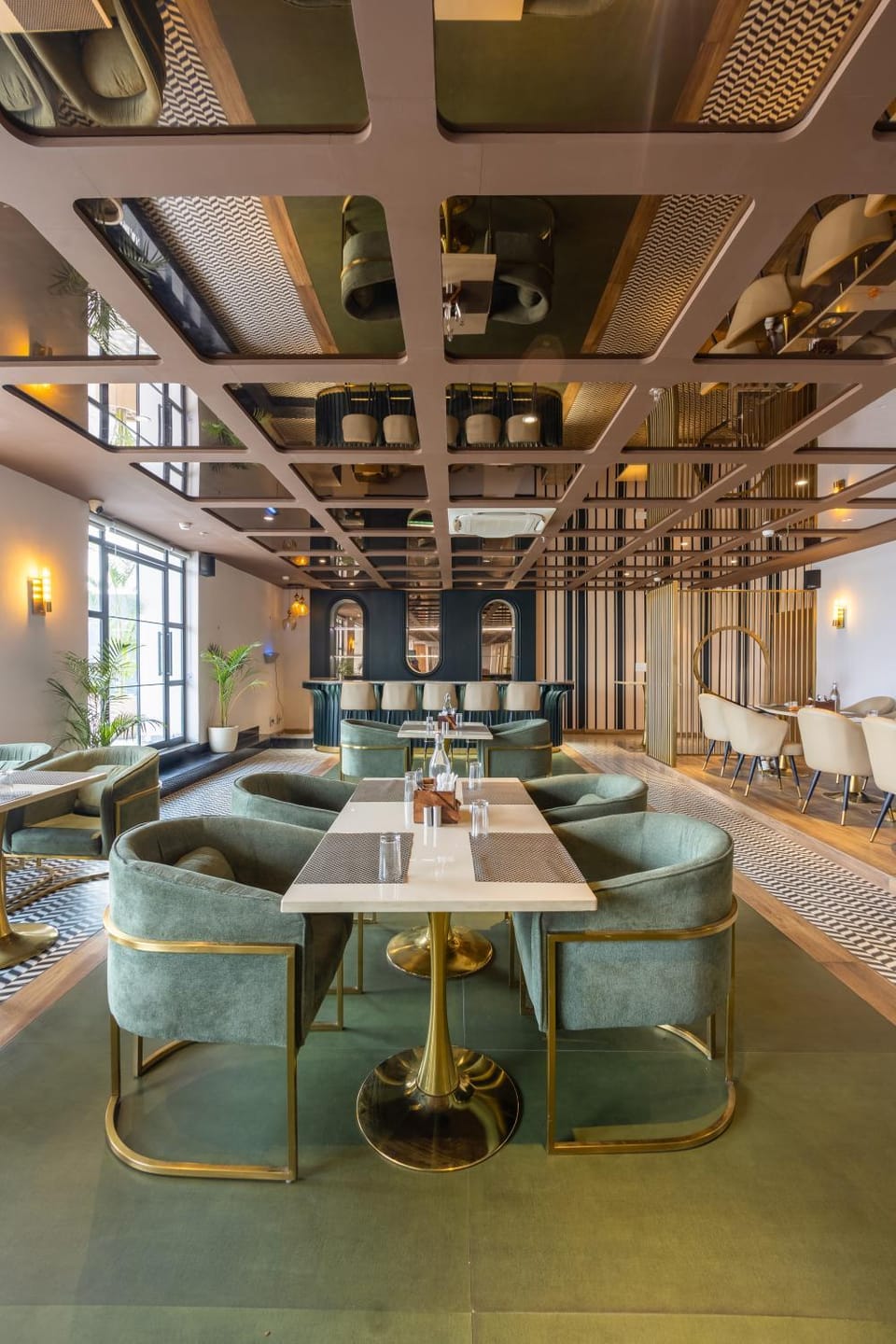 Restaurant/places to eat, Living room, Seating area
