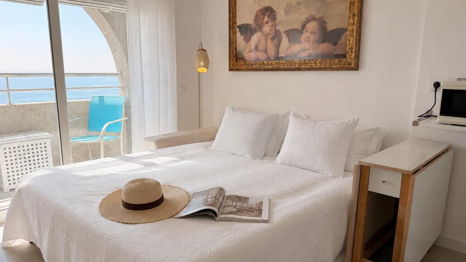 Bed, Photo of the whole room, Sea view