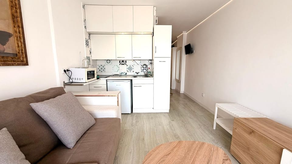 Kitchen or kitchenette, Living room, Seating area