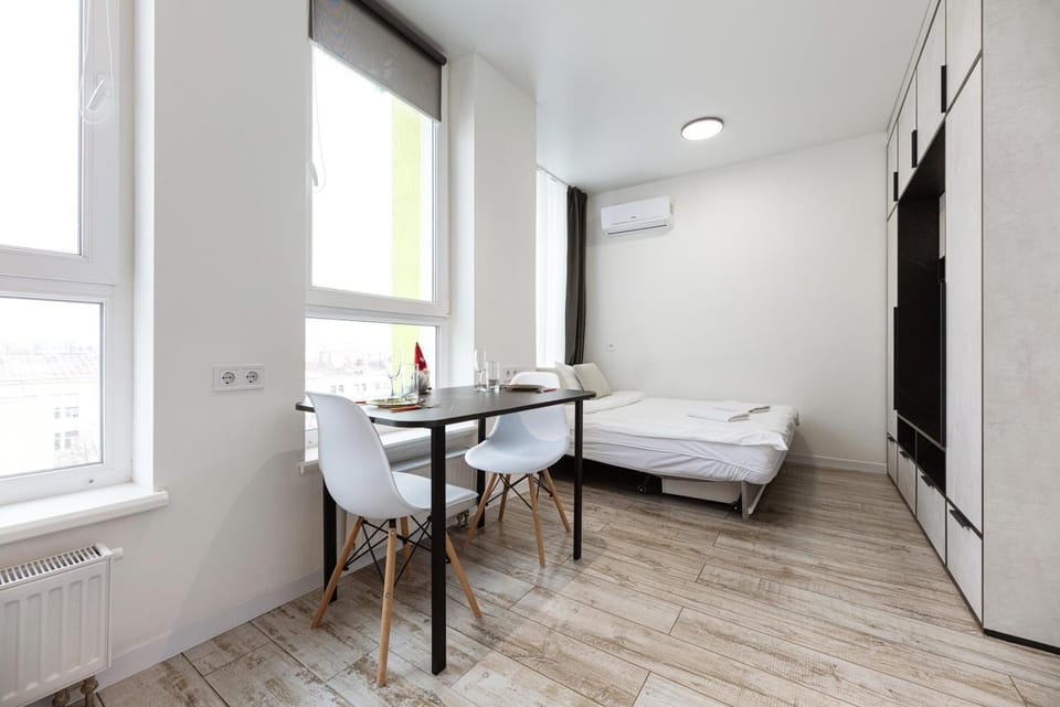 Bed, Photo of the whole room, Dining area, air conditioner