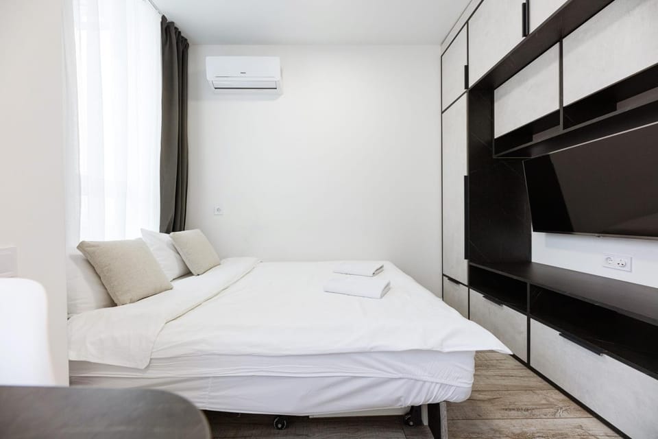 Bed, TV and multimedia, Photo of the whole room, Bedroom, air conditioner