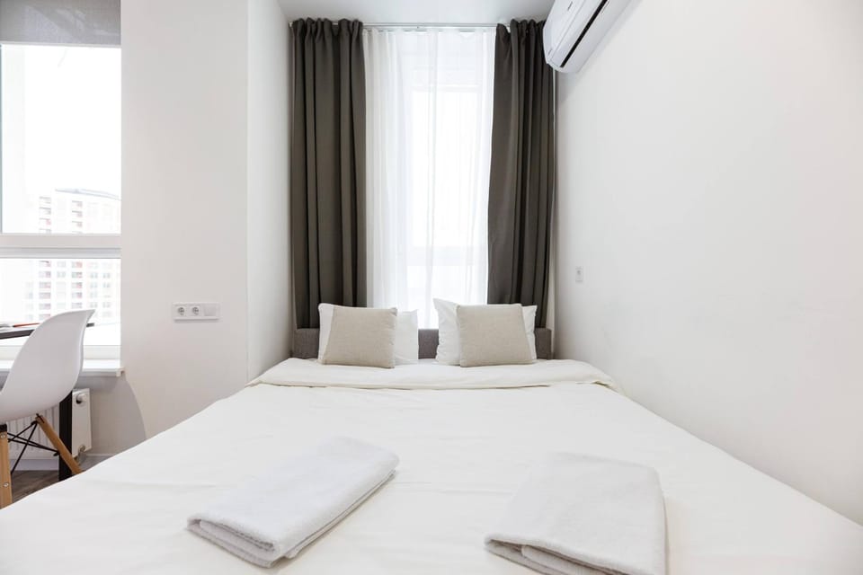 Bed, Photo of the whole room, Bedroom, towels