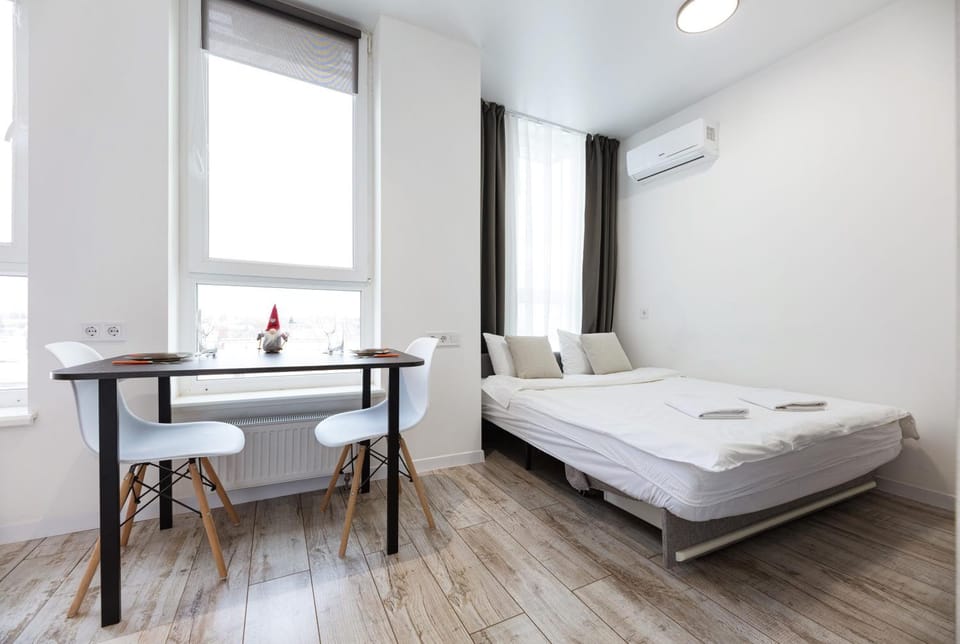 Bed, Photo of the whole room, Dining area, towels, air conditioner